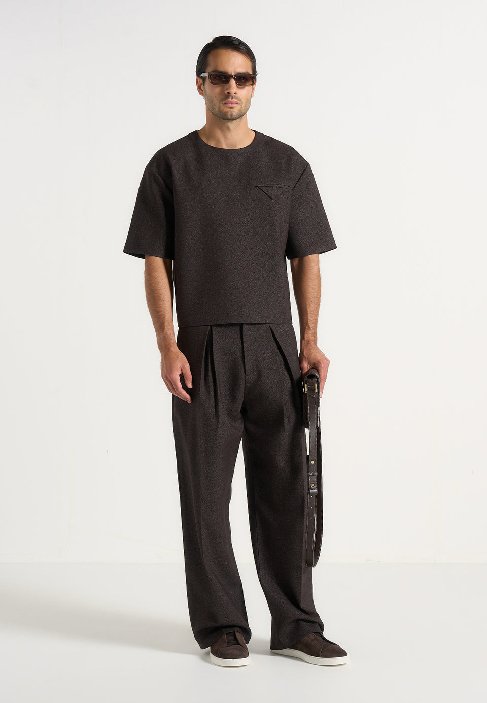 leon-boxy-cropped-hatched-t-shirt-dark-brown