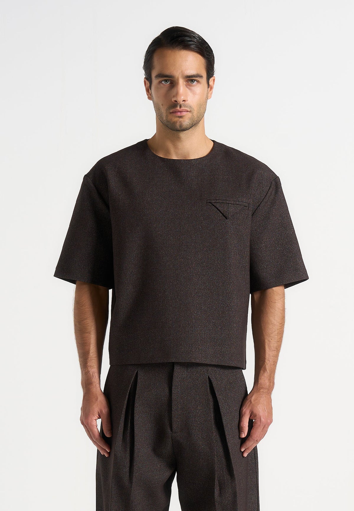 leon-boxy-cropped-hatched-t-shirt-dark-brown