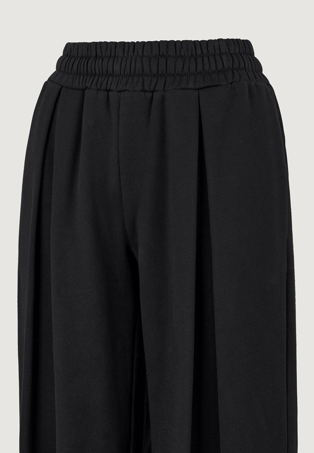 fanny-straight-leg-box-pleat-joggers-black