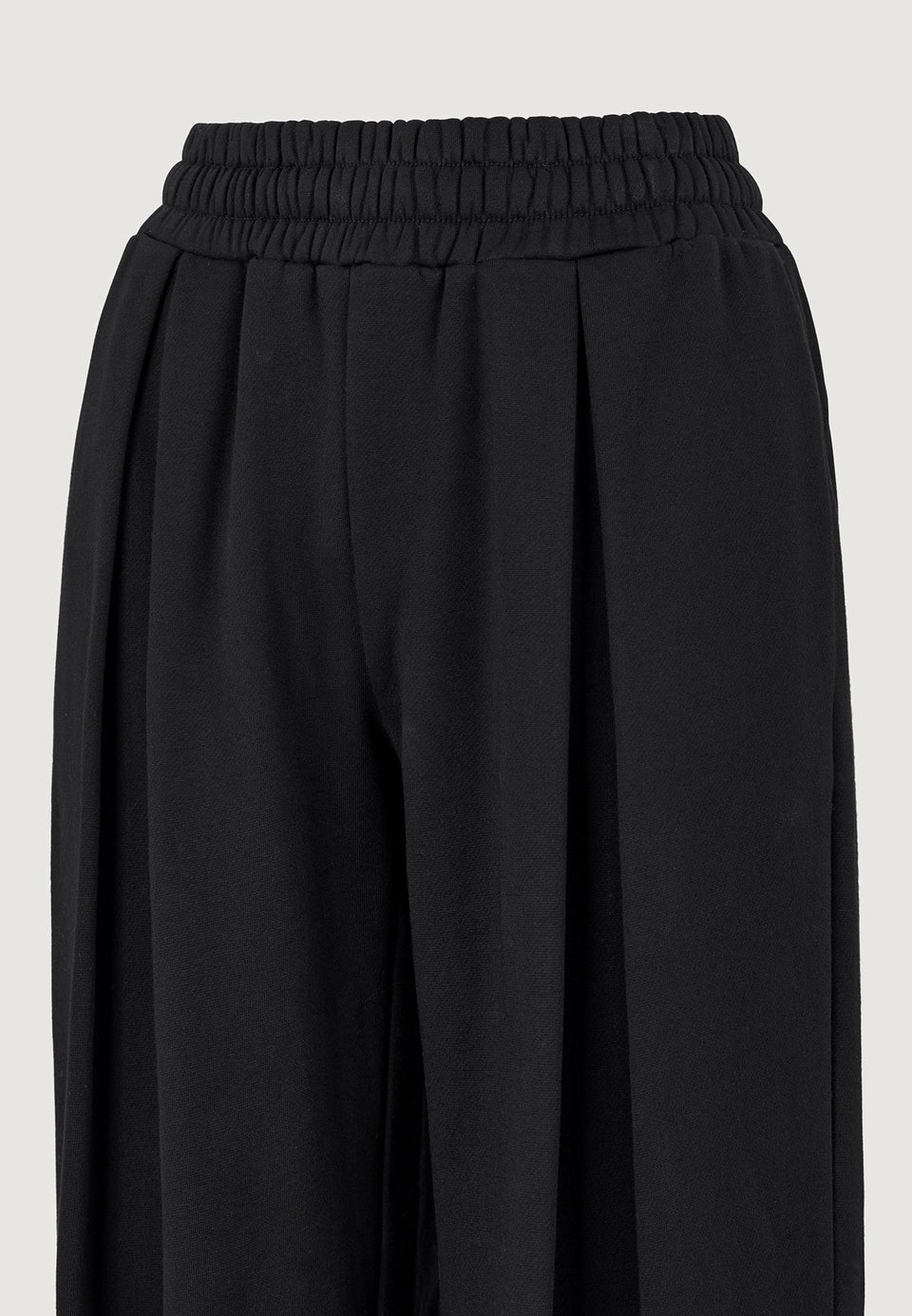 fanny-straight-leg-box-pleat-joggers-black