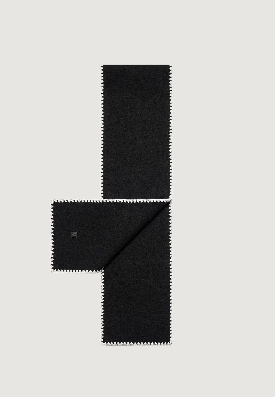 aube-blanket-stitch-wool-scarf-black