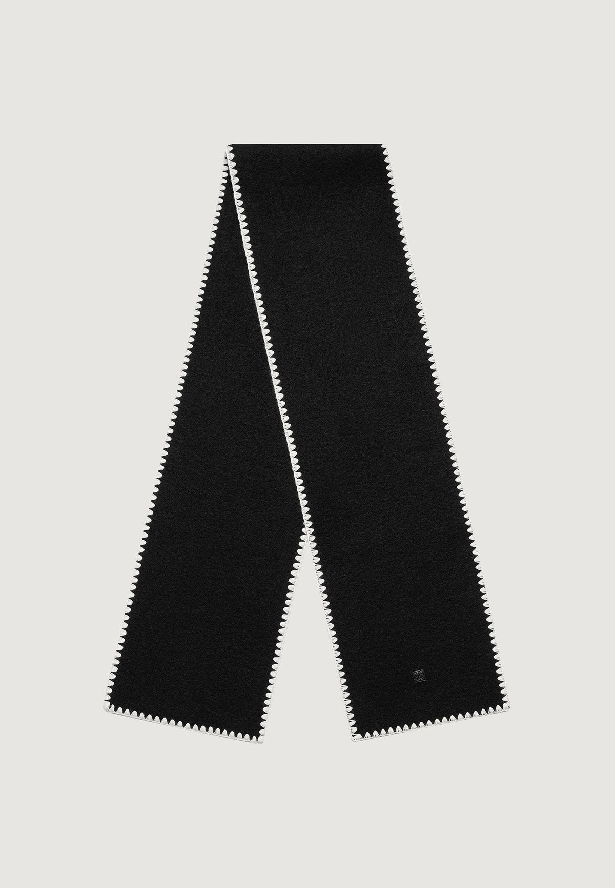 aube-blanket-stitch-wool-scarf-black