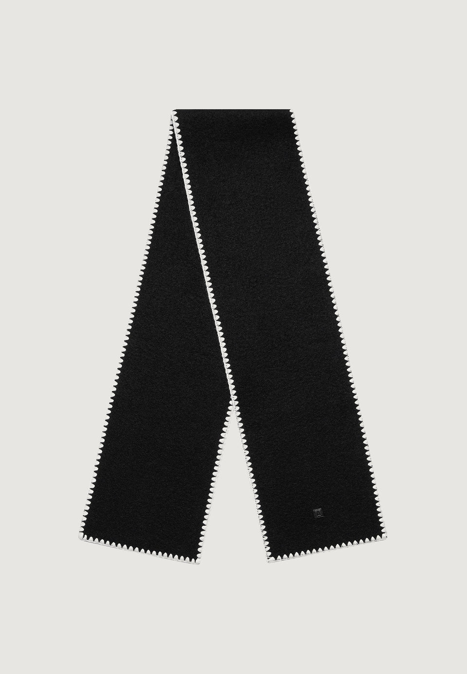 aube-blanket-stitch-wool-scarf-black