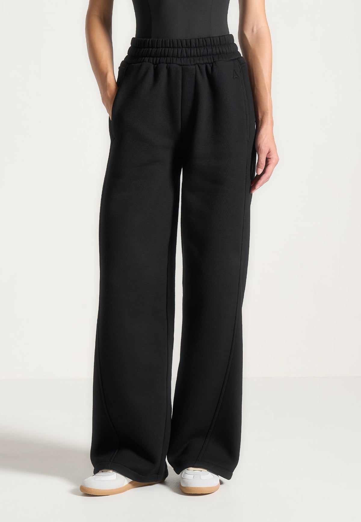 iris-relaxed-joggers-black