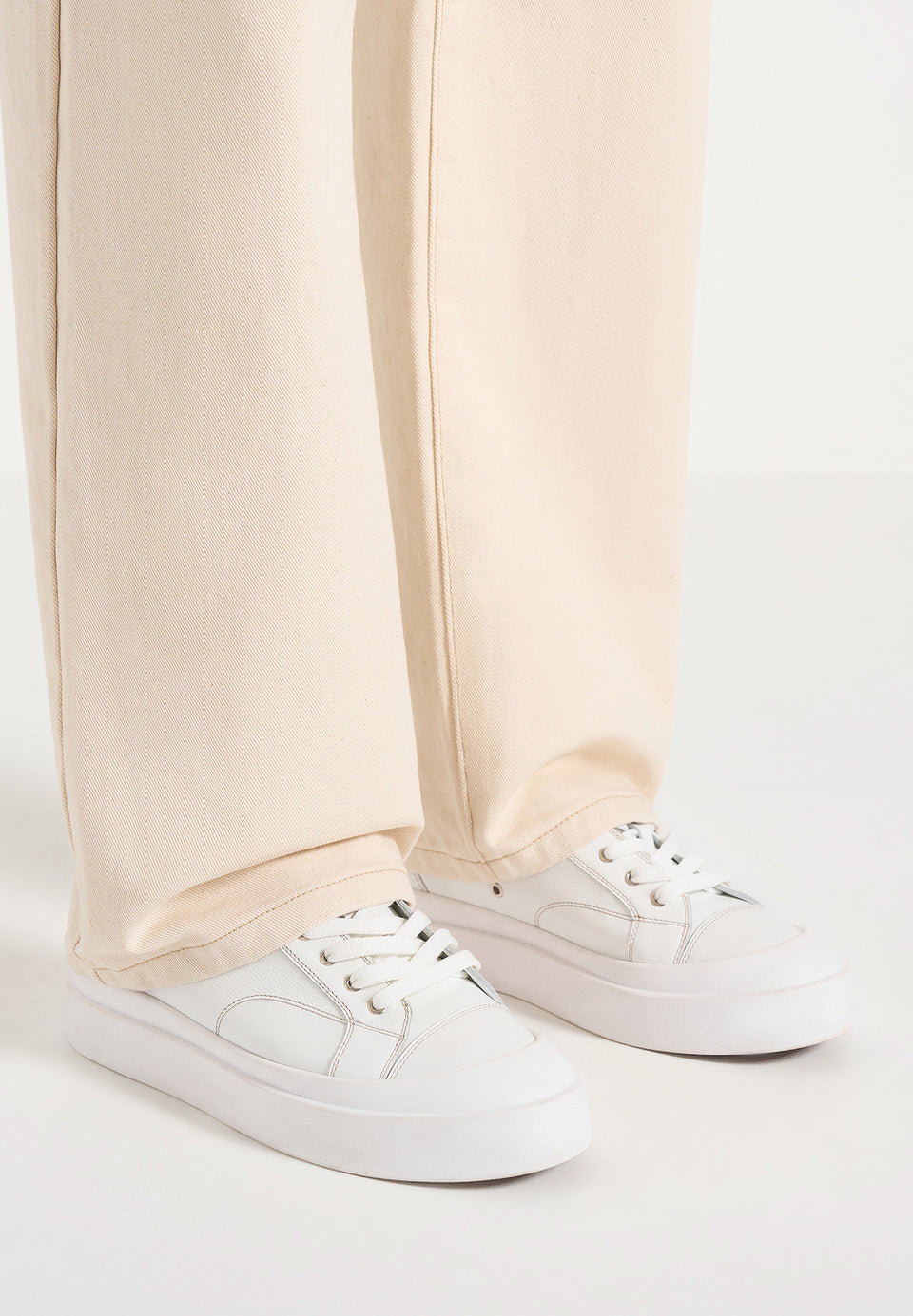 mens-vienna-leather-contrast-stitch-sneakers-white
