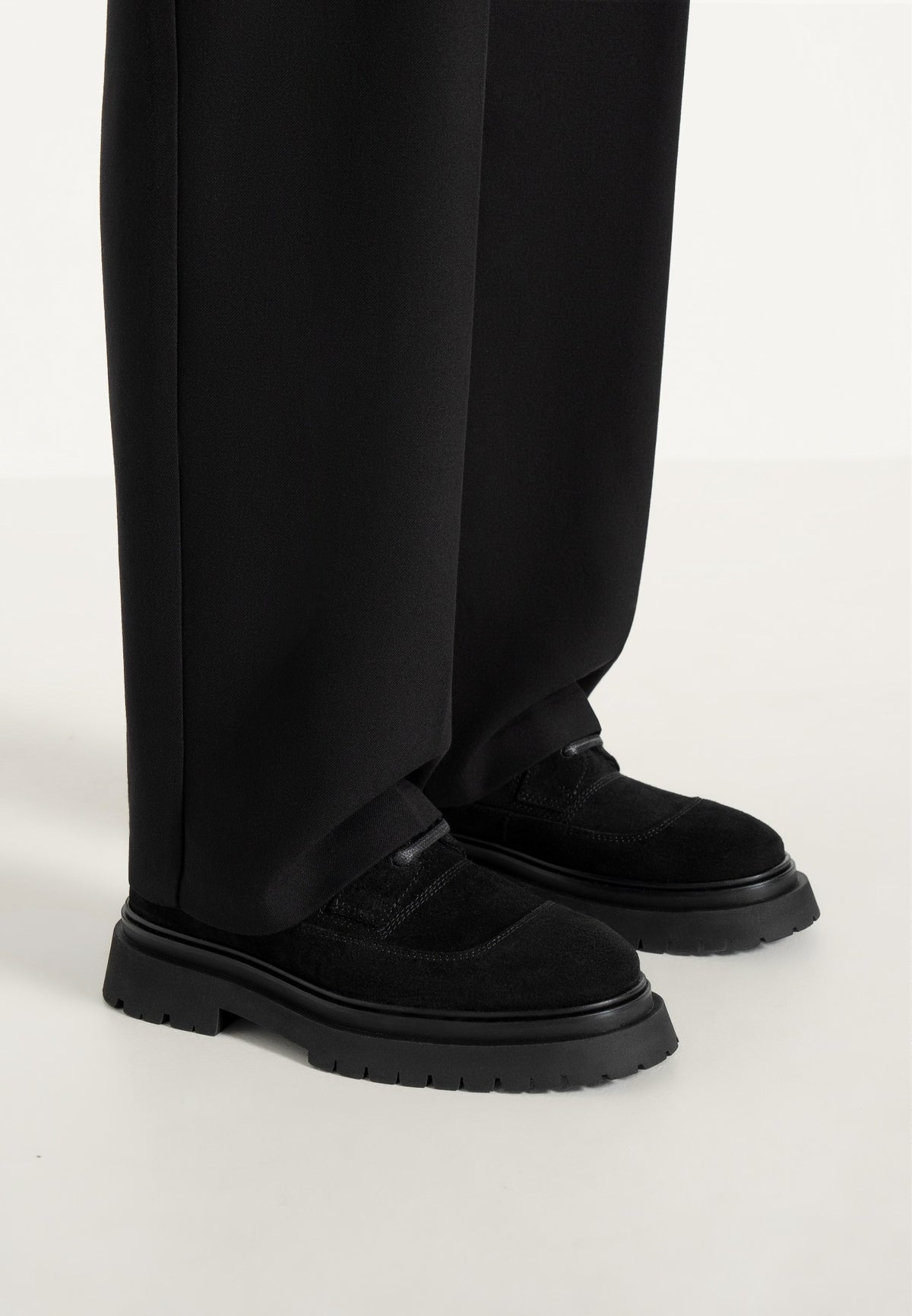 Rennes - Suede Derby Shoe - Black