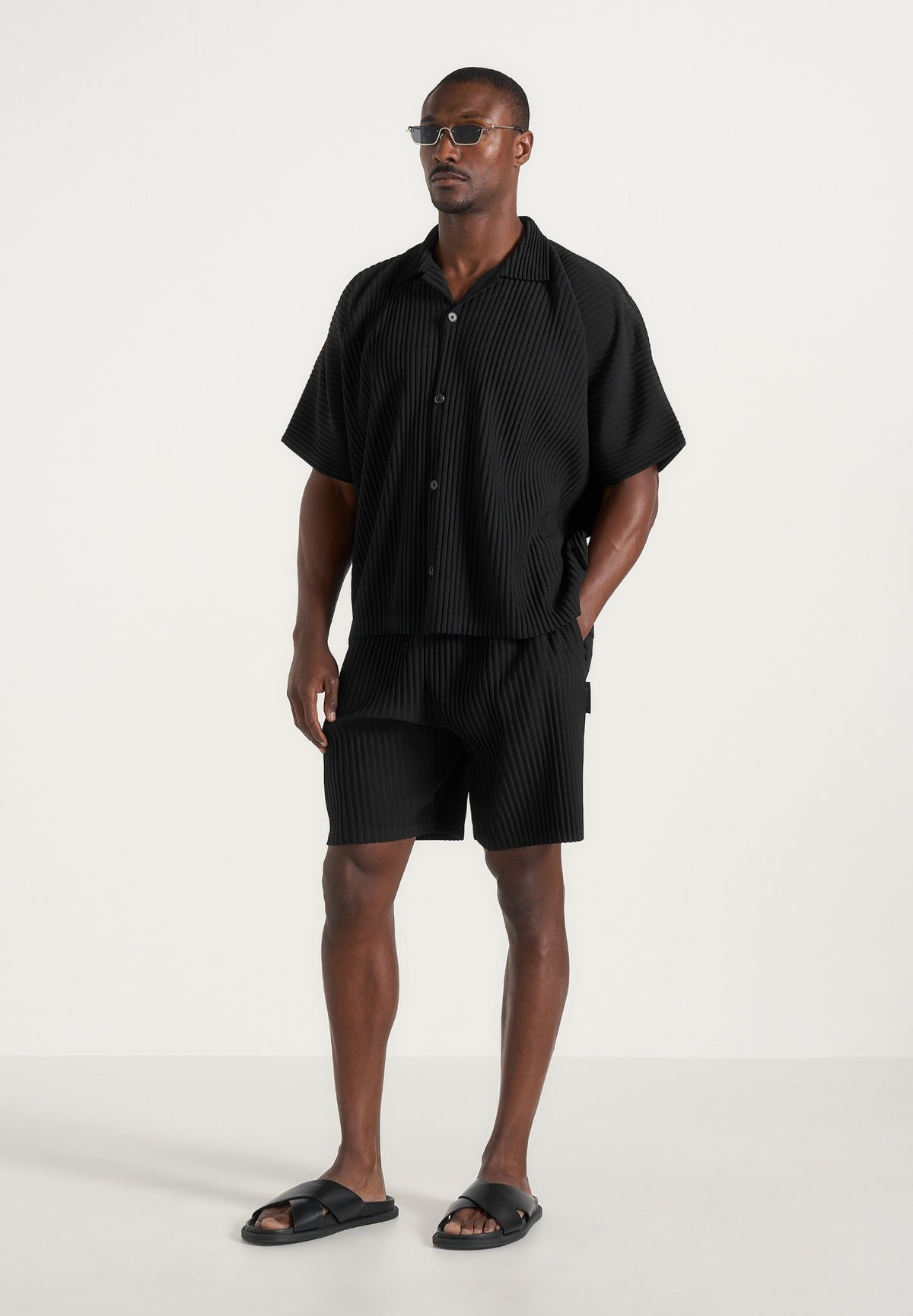 drew-pleated-shorts-black