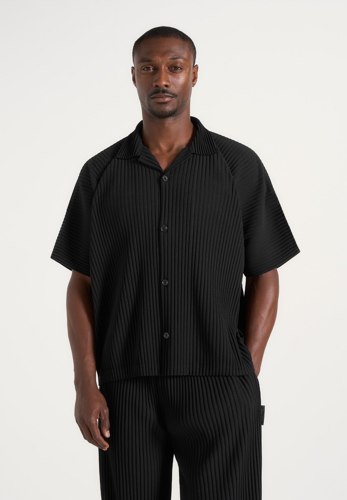 justin-pleated-boxy-shirt-black