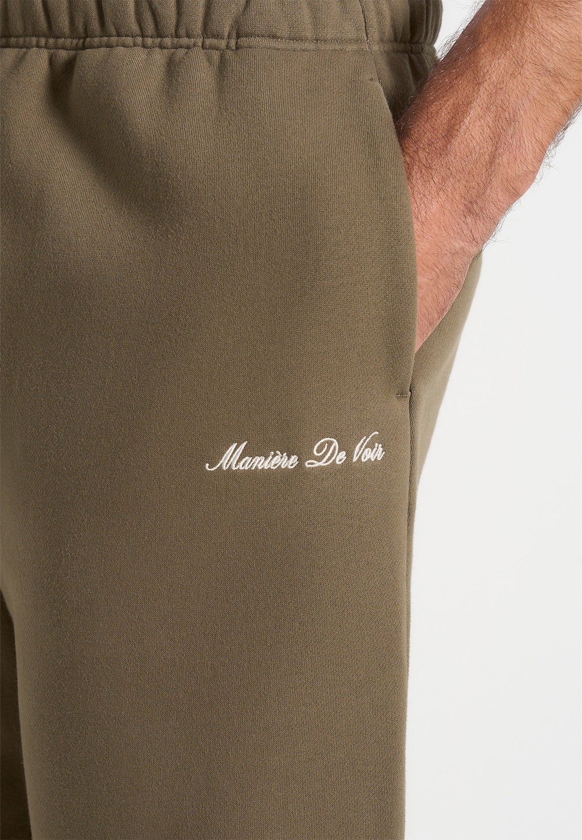 js005-signature-regular-fit-cuffed-joggers-olive