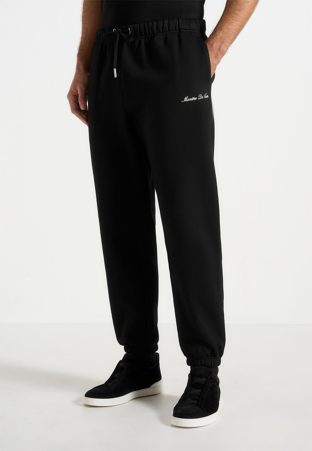 js005-signature-regular-fit-cuffed-joggers-black