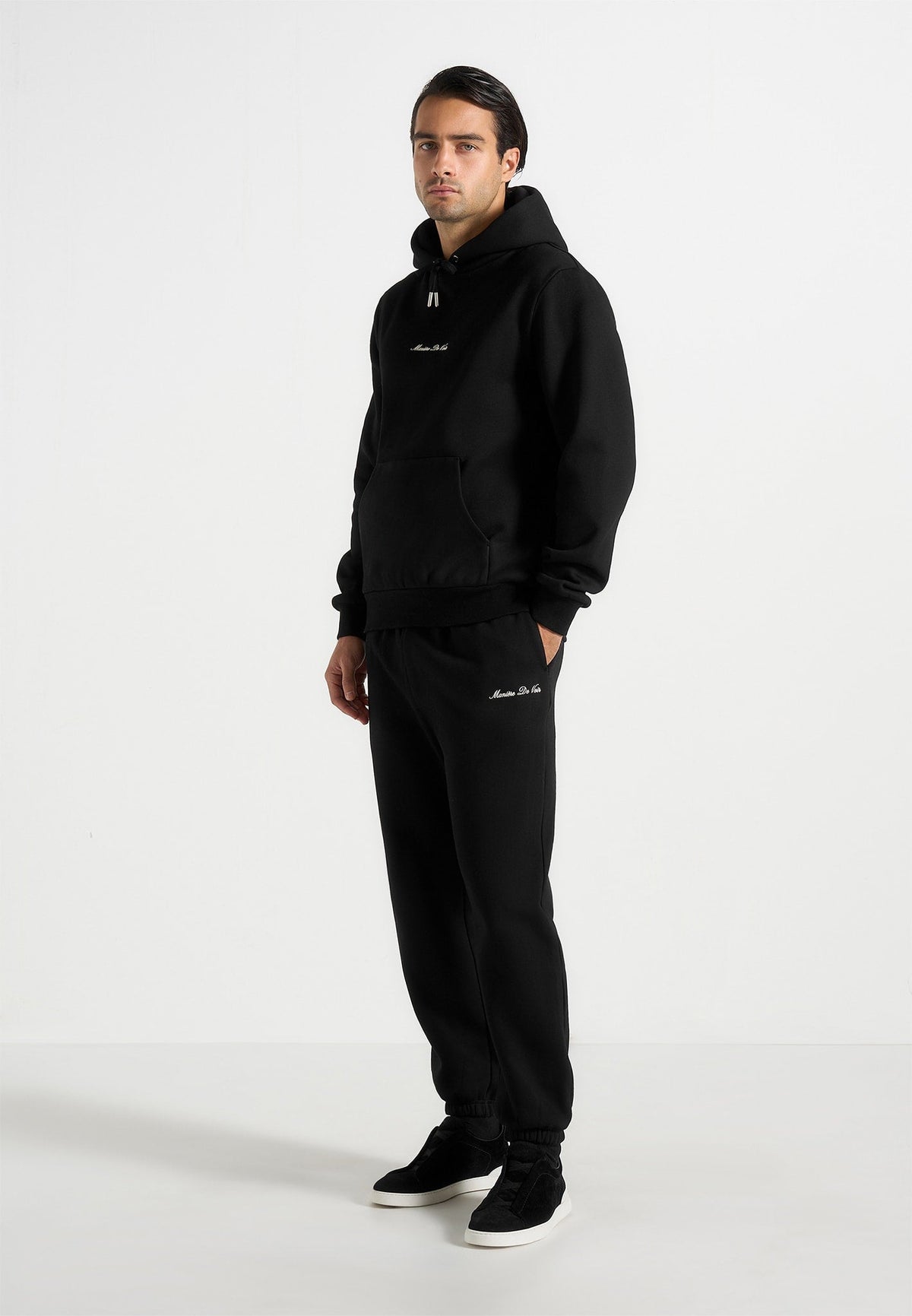js005-signature-regular-fit-cuffed-joggers-black