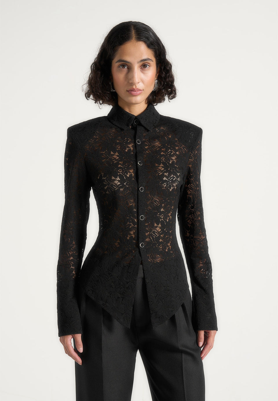 sila-wide-shoulder-lace-angled-shirt-black