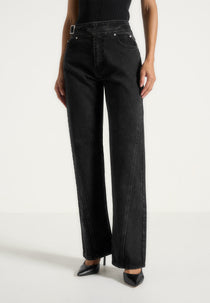 Loane - Twist Leg Boyfriend Jeans With Waist Adjuster - Washed Black