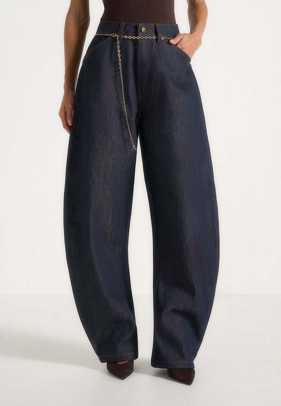 enora-hourglass-jean-with-chain-indigo
