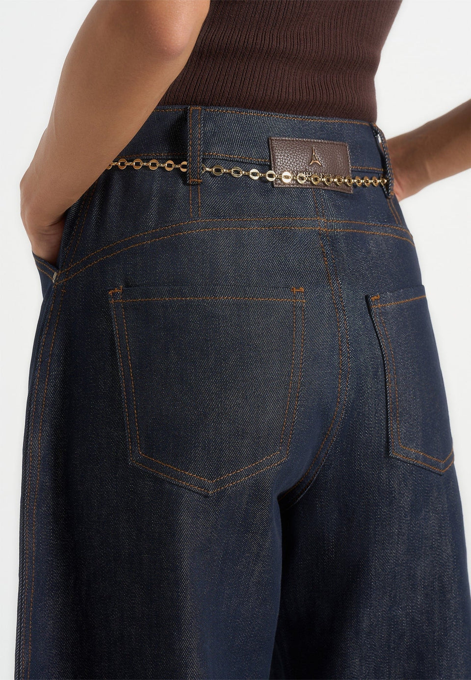 enora-hourglass-jean-with-chain-indigo