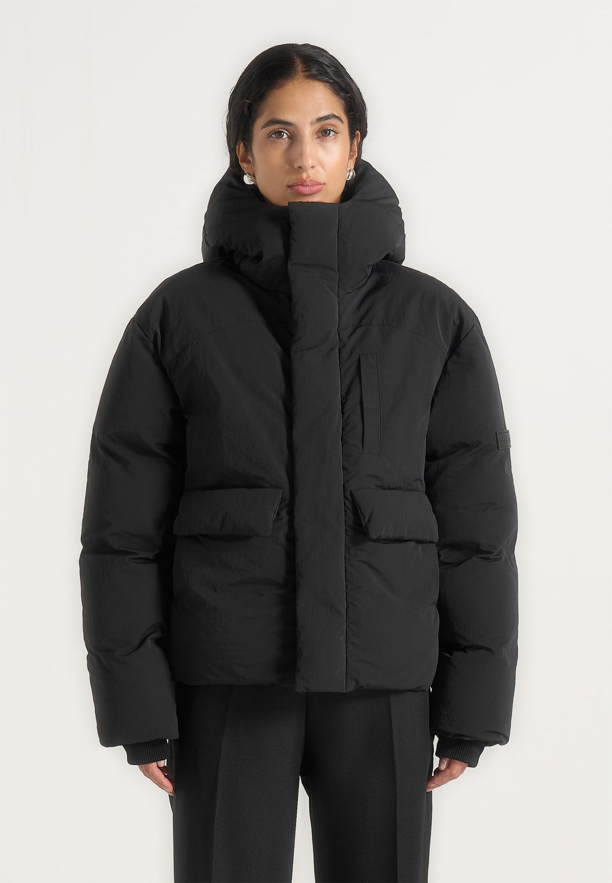 casey-unisex-minimal-raglan-puffer-jacket-black