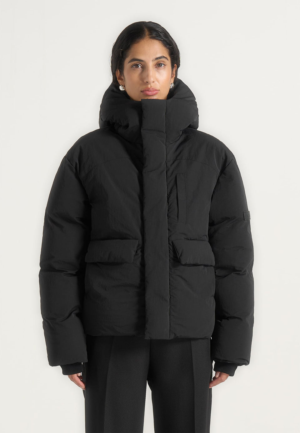casey-unisex-minimal-raglan-puffer-jacket-black