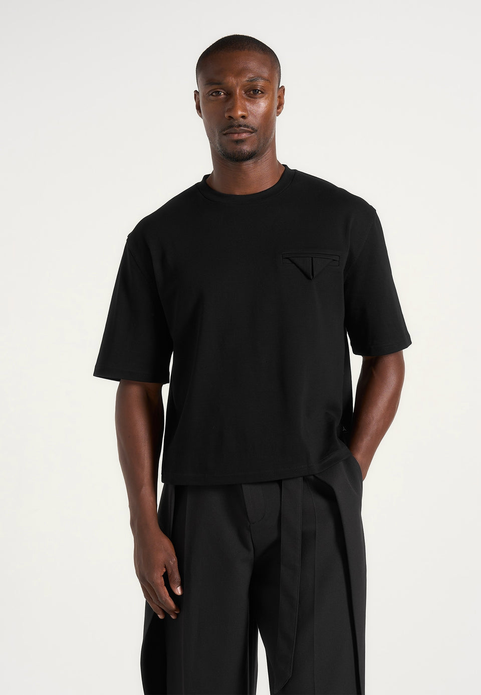 leon-boxy-cropped-t-shirt-black