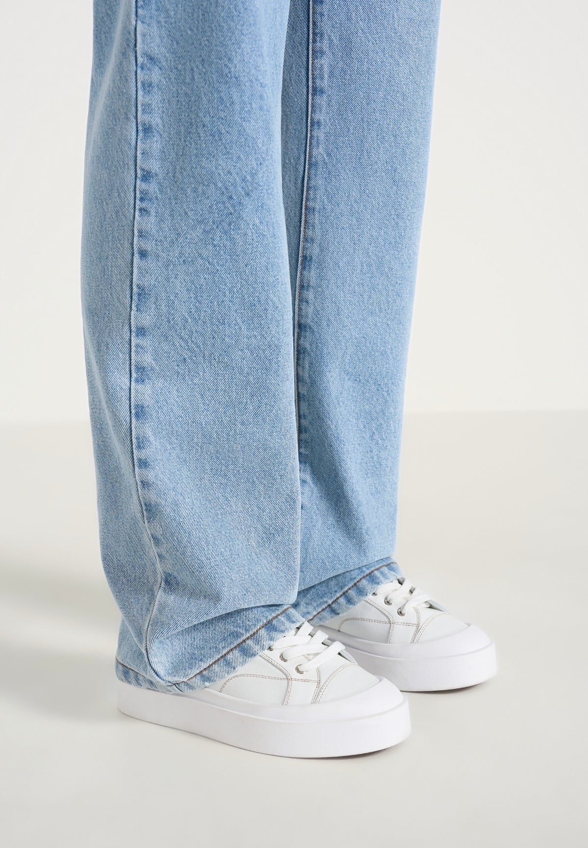 womens-vienna-leather-contrast-stitch-sneaker-white