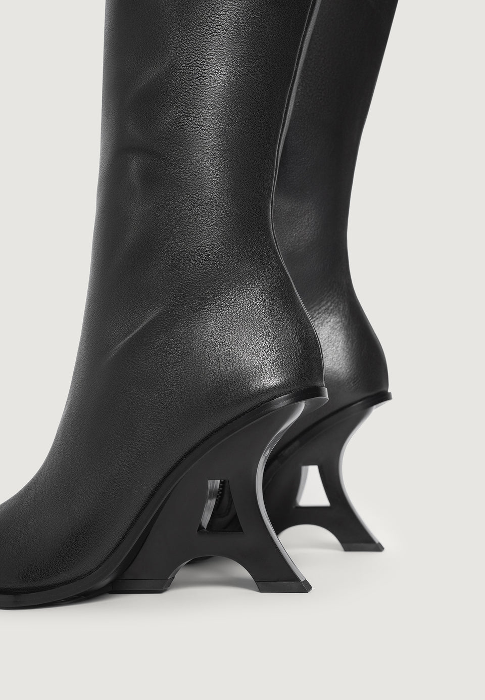 L'Eiffel - Pointed Knee High Leather Boot With Buckle - Black