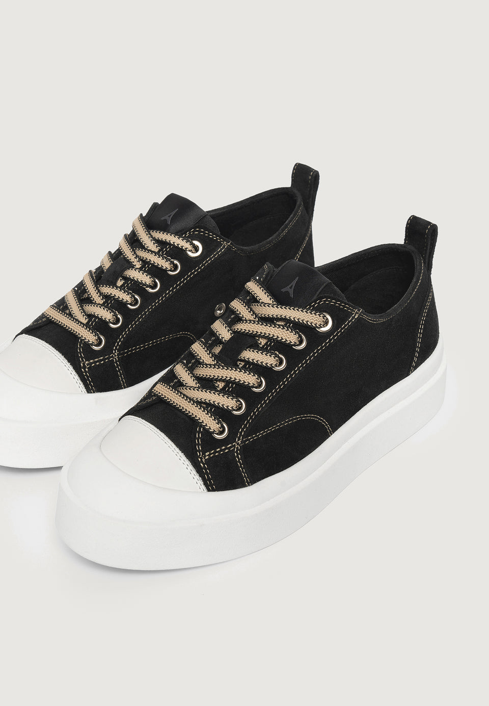 womens-vienna-suede-contrast-stitch-sneaker-black