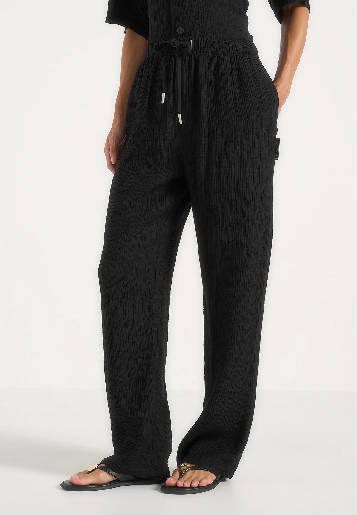 addison-unisex-textured-relaxed-fit-trousers-black