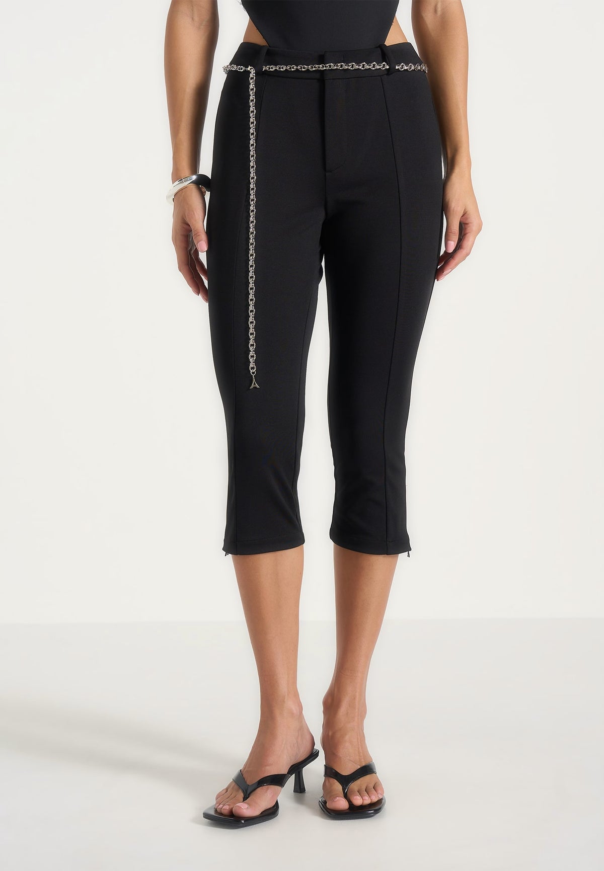 una-capri-leggings-with-chain-black