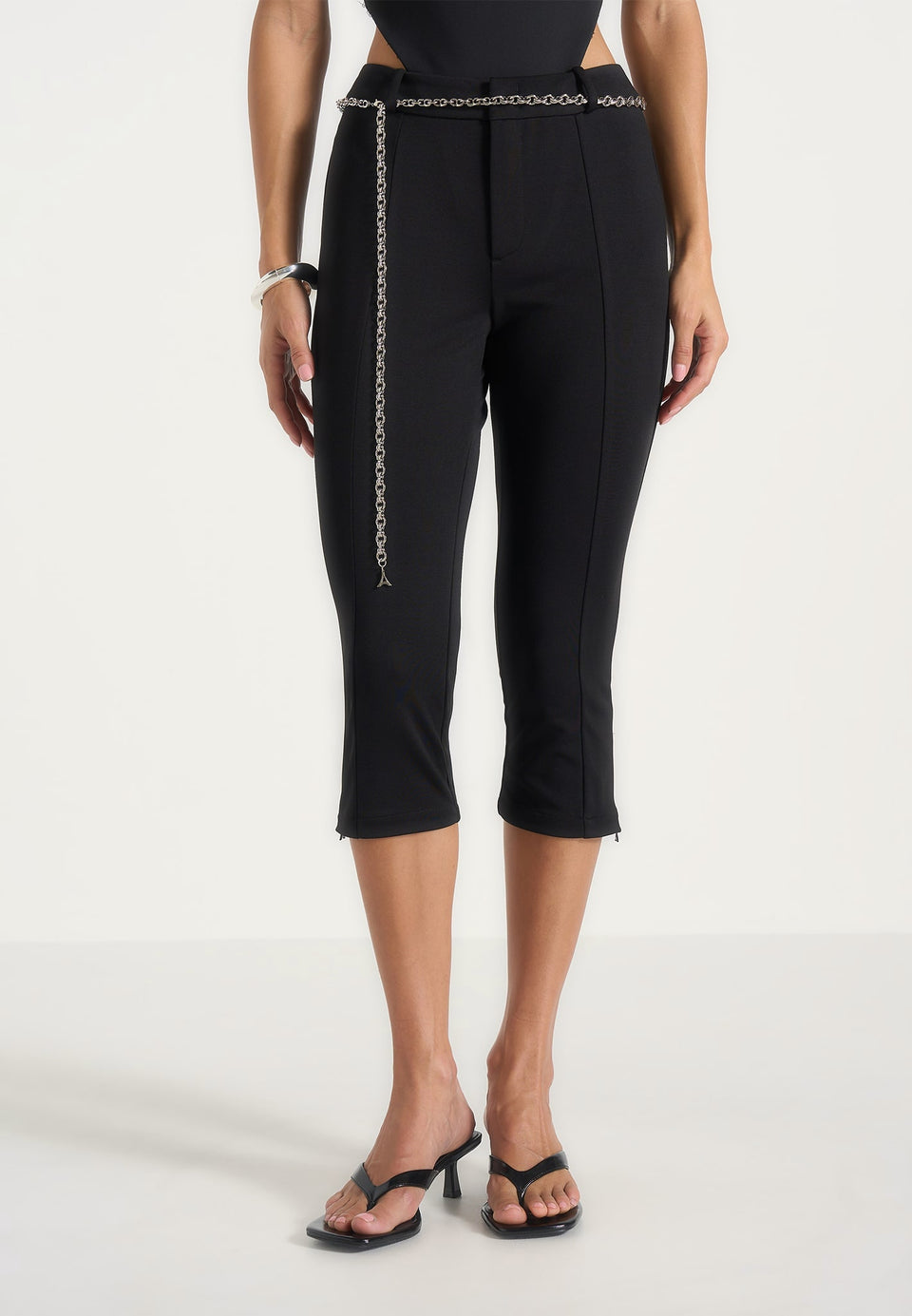 una-capri-leggings-with-chain-black